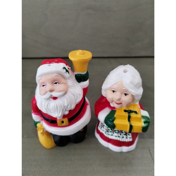 Vtg McCrory Santa & Mrs Clause Salt n Pepper Shakers Hong Kong Christmas NOS(z) - Picture 2 of 9